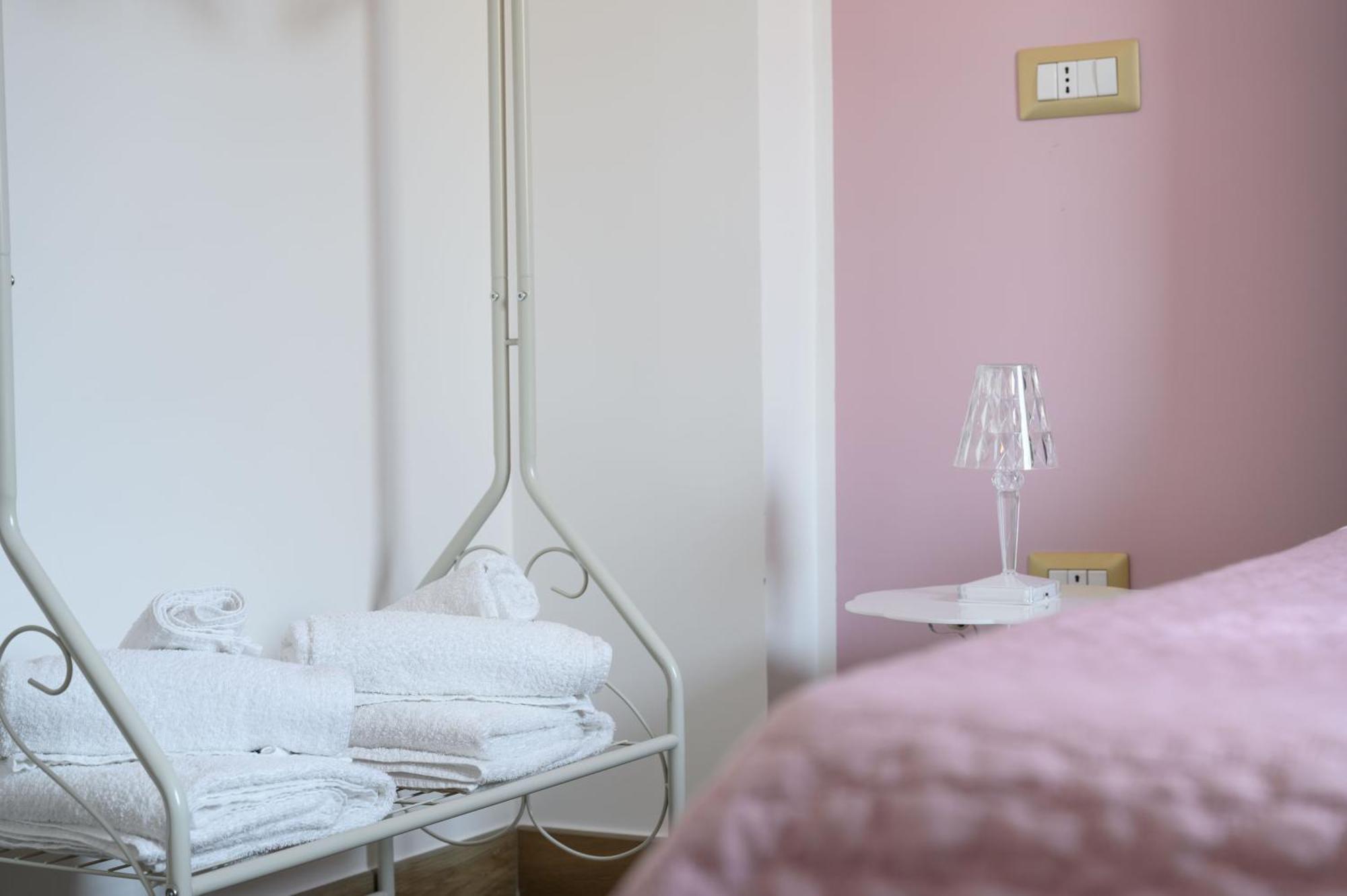 Casa Vacanze Maddalena - Palazzetto Sul Lago - Diamante Rosa Marta Εξωτερικό φωτογραφία