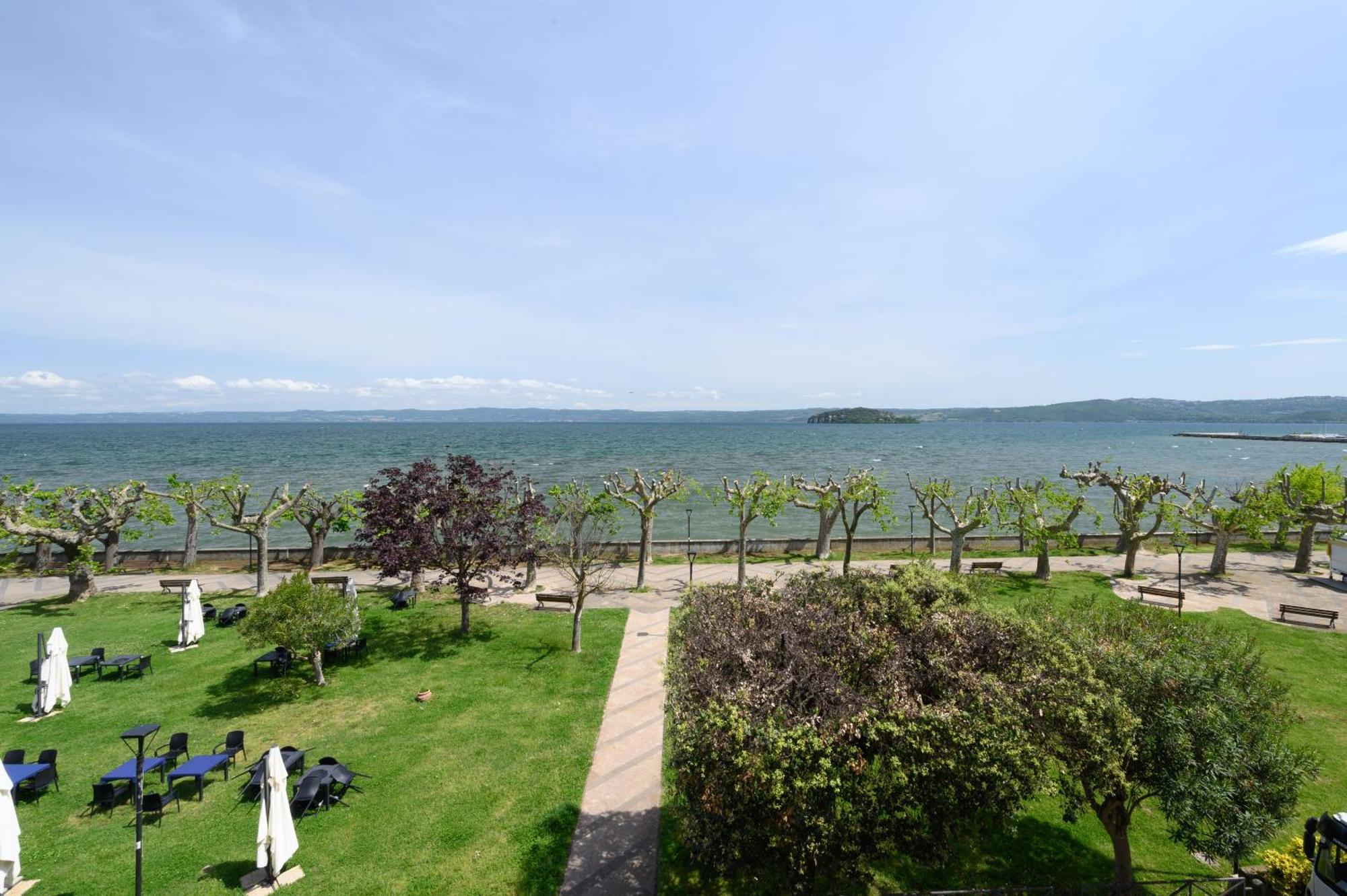 Casa Vacanze Maddalena - Palazzetto Sul Lago - Diamante Rosa Marta Εξωτερικό φωτογραφία